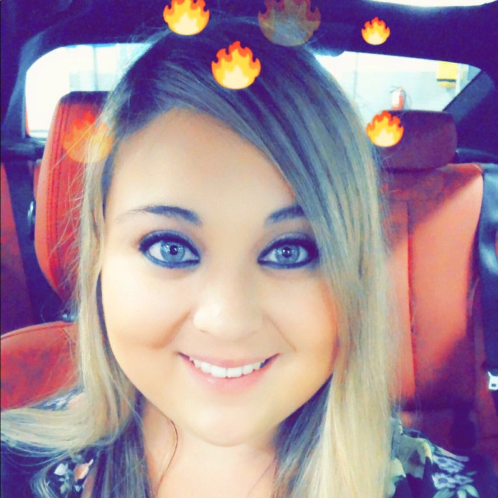 Meet your Posher, Elaina